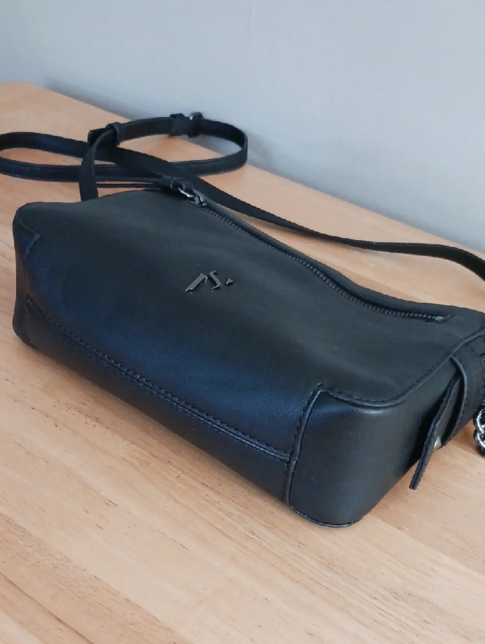 Simply Vera Black Sintra Crossbody Bag